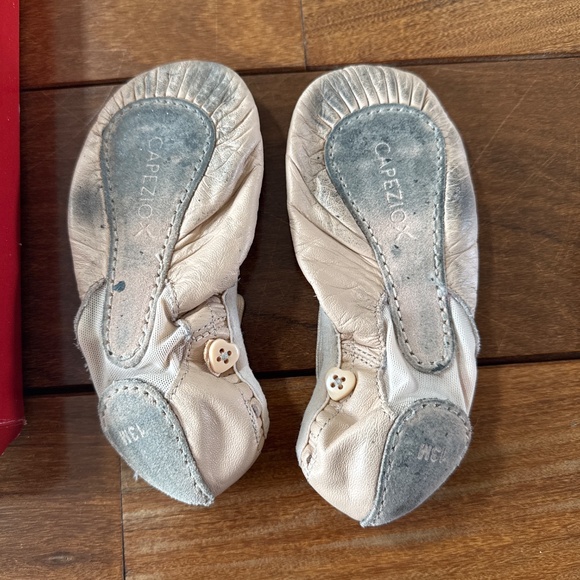 Capezio Love Ballet slippers size 13 - Picture 2 of 2